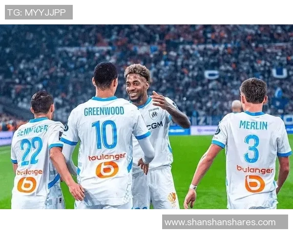 法甲球队马赛宣布签下意大利中场新星，引发球迷激烈讨论